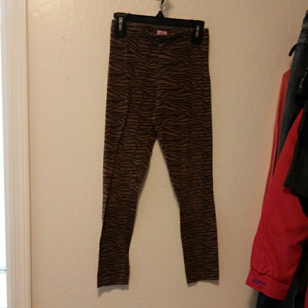 F&f girls size 9/10 Gray tiger striped leggings
